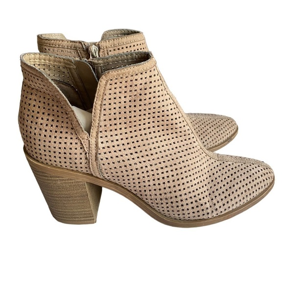 DV by Dolce vita booties size 8.5 taupe wood heel meshlike 3 in heel - Picture 9 of 9